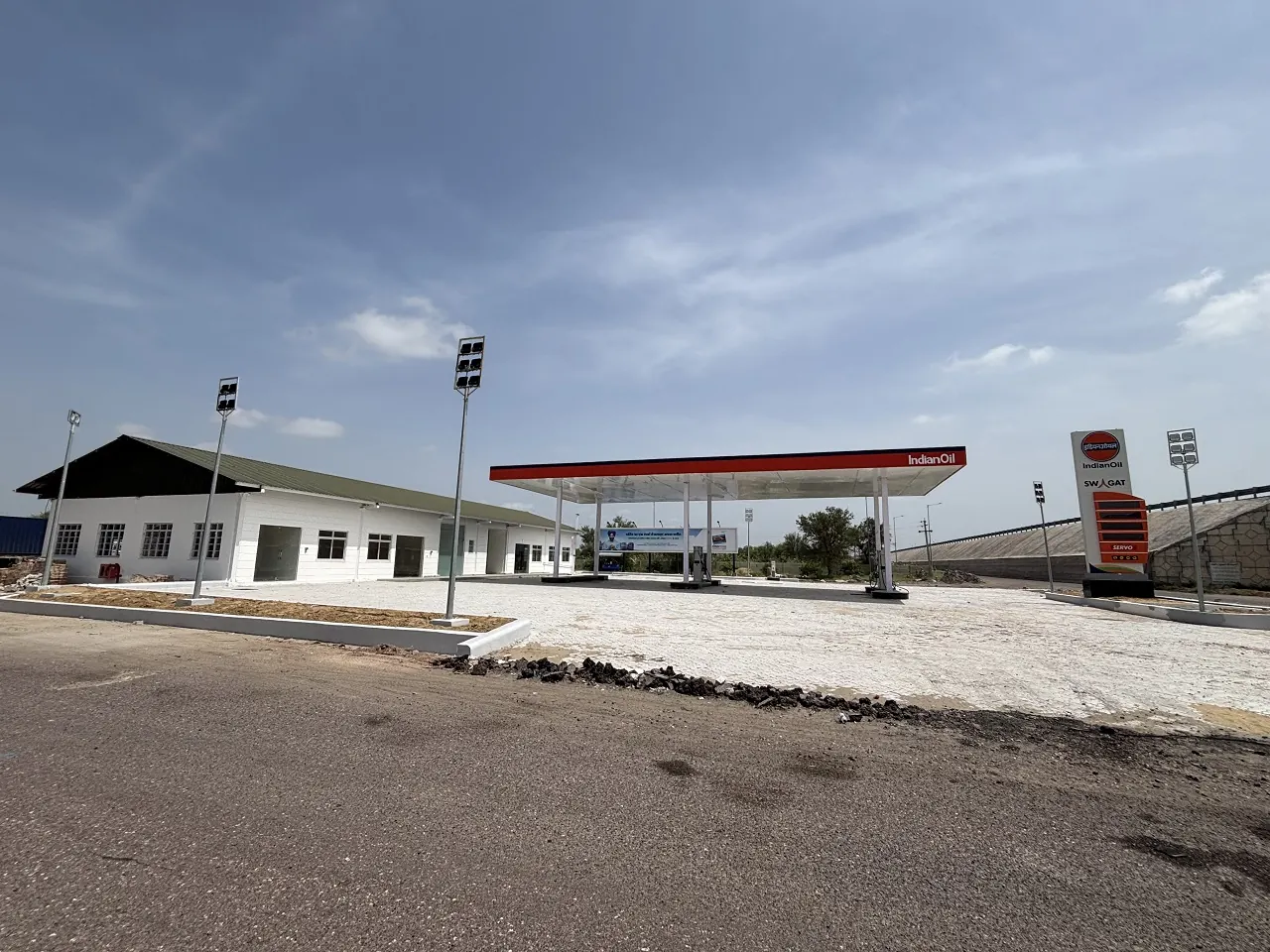 IndianOil fuel station at the Guru Kripa stop, Agolai, beside the Bharatmala Expressway